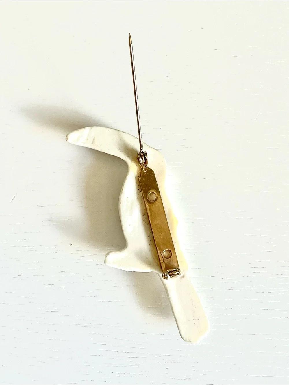 Vintage 1970s Porcelain White Toucan Bird Brooch Pin Tropical Gold & Silver Chic
